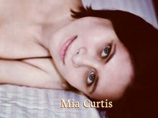 Mia_Curtis